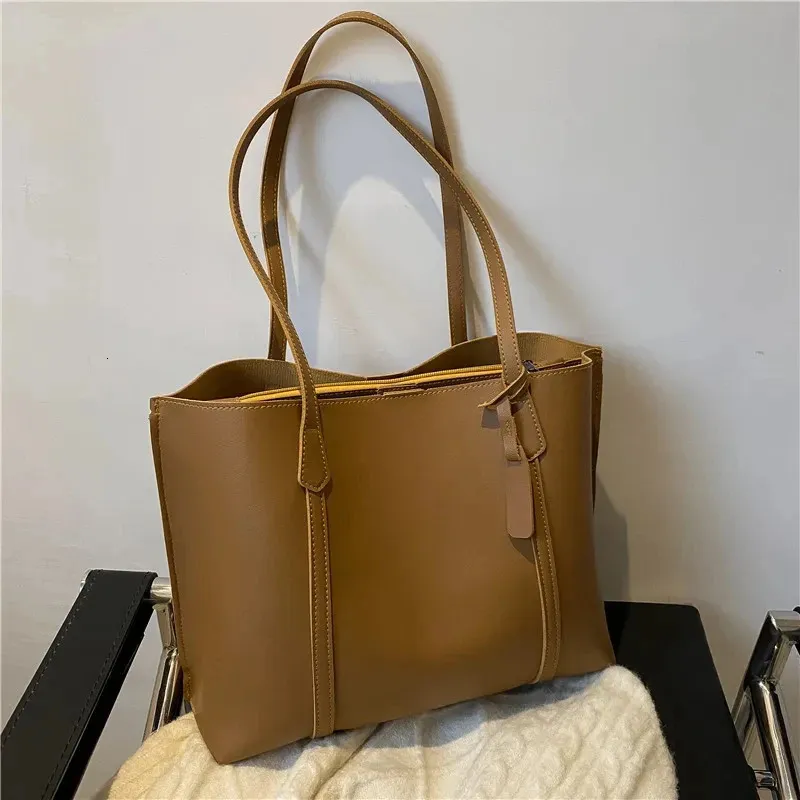 1PC black minimalist large capacity soft leather tote casual versatile shoulder bag 240822_voghion.com