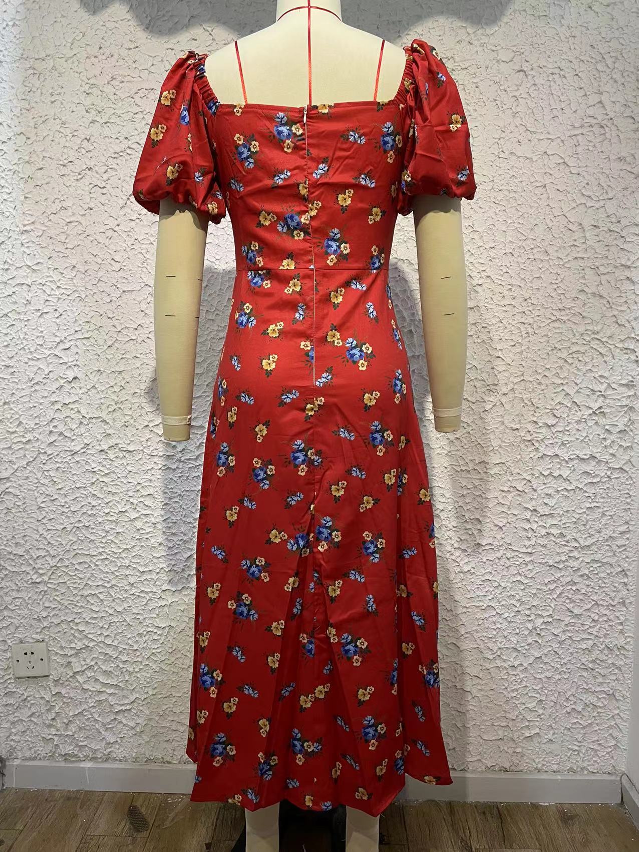 Damesjurk met bubbelmouwen, slanke pasvorm, sexy slanke zijsplit en print_voghion.com