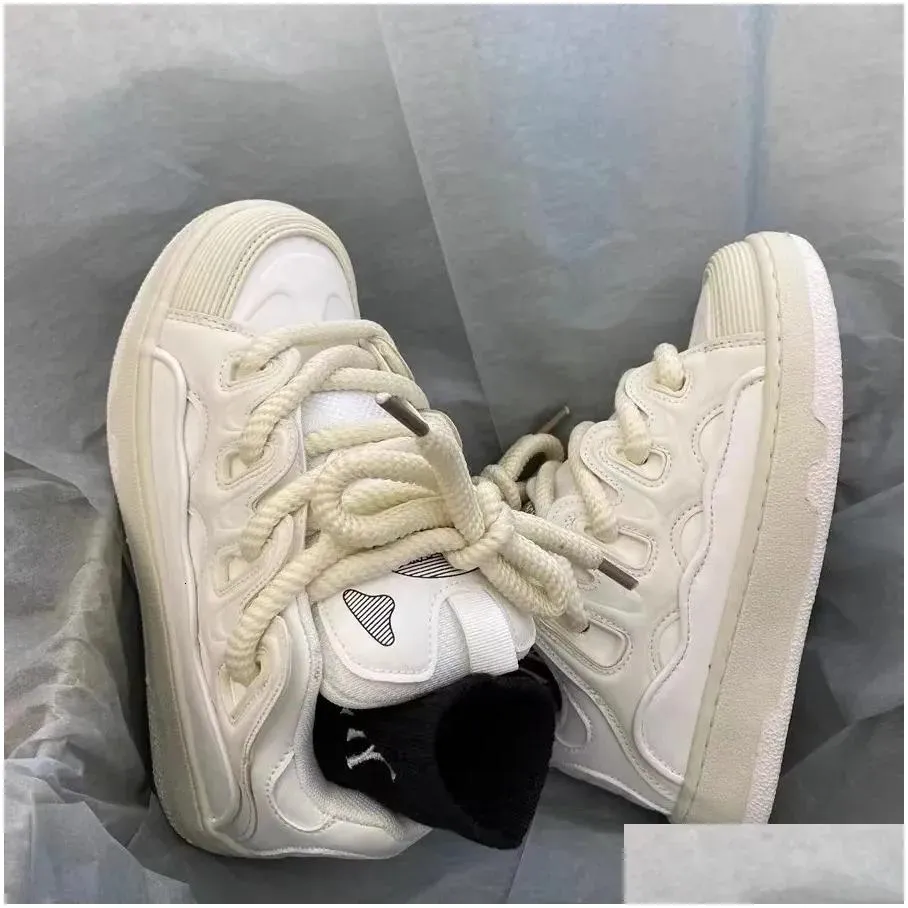 2025 Nuovo modello scarpe casual uomo donna sneakers taglie forti 41 42 moda donna donna spessa suola spessa retrò sport pane_voghion.com