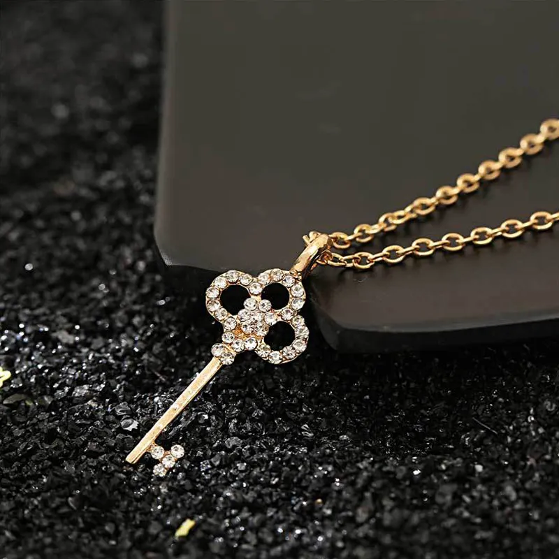 Collane con ciondolo Moda Creativa Collana con chiave per donne Affascinanti Signore Matrimonio Zircone Oro Catena clavicola Romantico_voghion.com