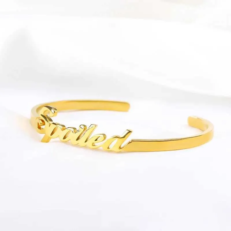 Charm Cusized Typenschild Namensarmbänder für Frauen Personalisierte Edelstahl Manschettenarmbänder Cus Schmuck Geschenk Bijoux Femme_voghion.com