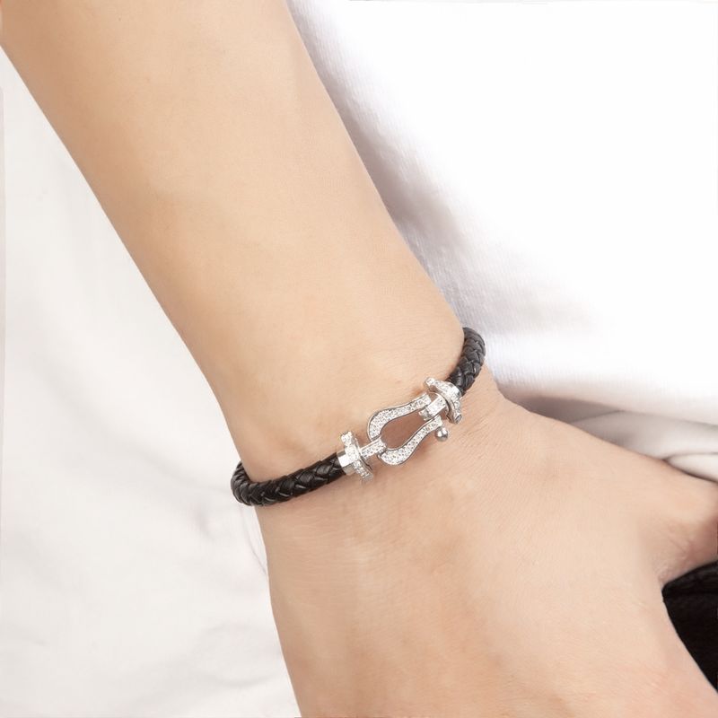 Braccialetto alla moda e alla moda da donna con fibbia a ferro di cavallo, testa a forma di U tempestata di diamanti, micro intarsiato, semplice_voghion.com