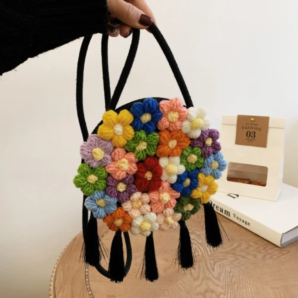 Borsa da spiaggia in rattan bohémien, lavorata a maglia in cotone e lino, con nappa, in stile rurale e con spallacci lavorati all'uncinetto floreale._voghion.com