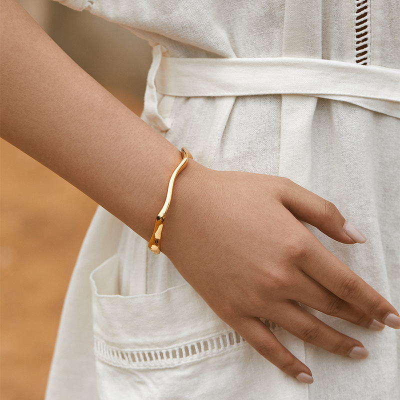 Irregular Lines, Twisted Design, Niche Bracelet, Thin Style, Versatile Business Commuting, Cold Style Bracelet, Color Retention