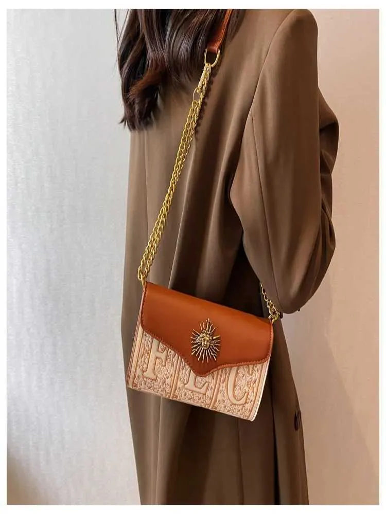 Korean Version Of Niche Design Embroidered Chain Womens Shoulder Crossbody Bag New Fashionable And Stylish Texture_voghion.com