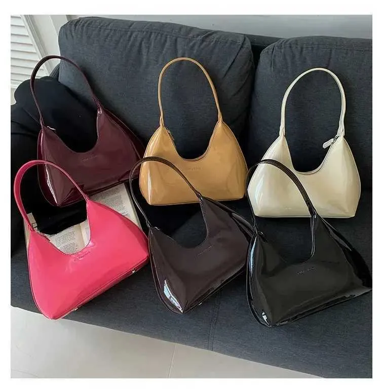 Trendy Designer Solid Schëllertaschen fir Fraen Handtaschen a Portemonnaien 2024 Nei Moud Lackleder Ënneraarm Damen_voghion.com