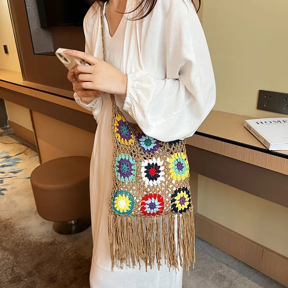 Borsa a tracolla da donna in maglia a traliccio con nappa, stile etnico, bohémien, morbida e traforata, intrecciata_voghion.com