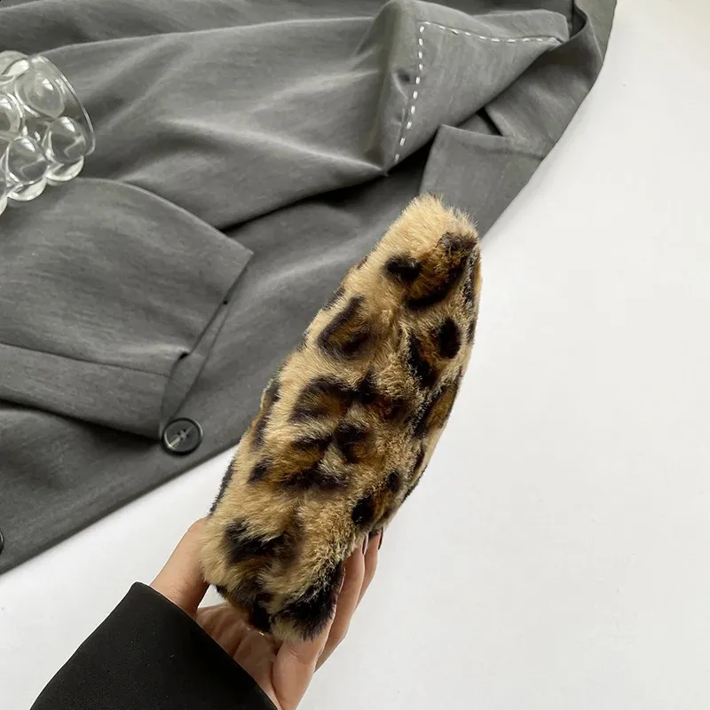 Plyšová make-up taška s leopardím potiskem, velkokapacitní, přenosná cestovní toaletní potřeby, kosmetika, prémiová senzorická úložná taška 241204_voghion.com