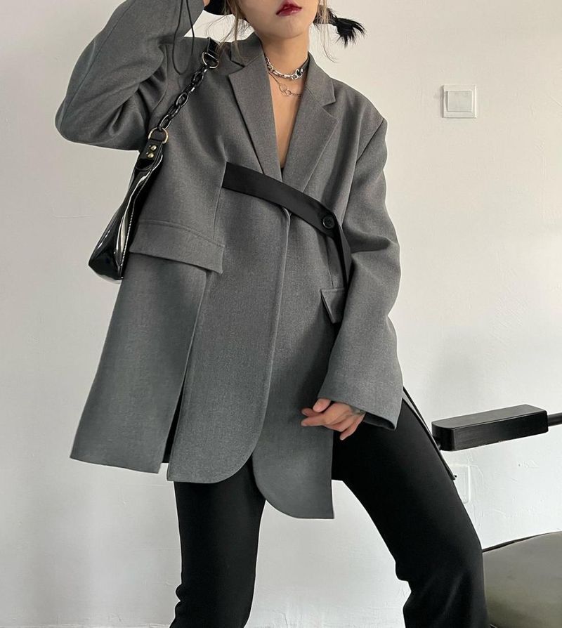 Damenbekleidung Temperament Persönlichkeit unregelmäßiger Schlitz Anzugjacke Herbst neuer Damentrend_voghion.com