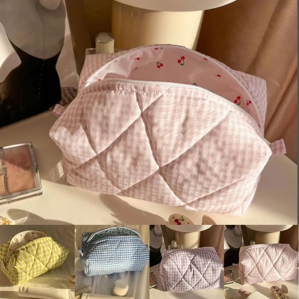 Trousse de toilette de voyage matelassée en coton pour femme, trousse de maquillage portable de grande capacité, motif floral à carreaux roses_voghion.com