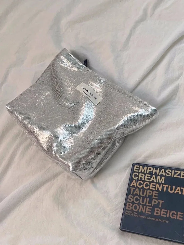 Einfache tragbare Kosmetiktasche mit großer Kapazität zur Aufbewahrung im Freien für Damen 241128_voghion.com