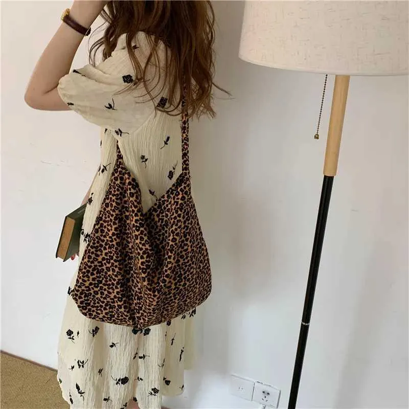 Japanische und koreanische Ins moderne kleine Messenger-Tasche aus Canvas mit Leopardenmuster für weibliche Studentinnen Y241026_voghion.com