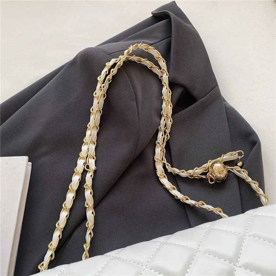 Elegante bolso bandolera acolchado de piel: bolso cruzado de diseño para mujer, con cadena grande, bolso elegante en blanco y negro._voghion.com