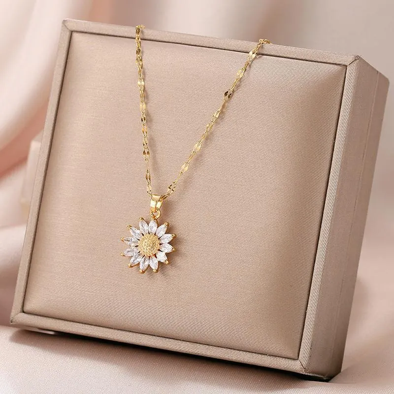 Chains Rotable Snowflake Necklace For Women Fashionable Collarbone Chain Choker One Piece Jewelry_voghion.com