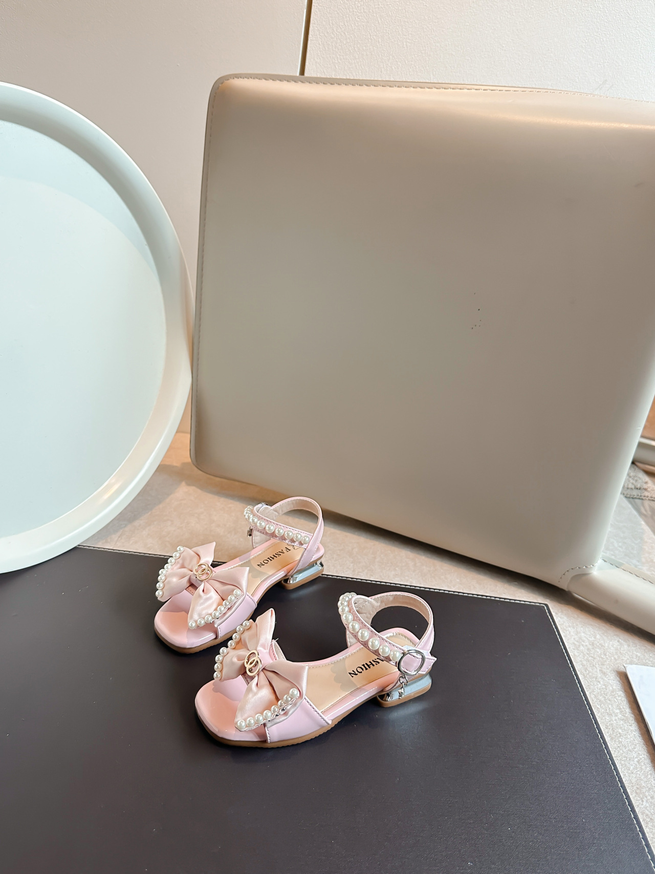 Mädchen Sandalen Sommer 2024 Neue Kinder Bogen Baby High Heel Weiche Sohle Kleine Mädchen Mode Prinzessin Schuhe_voghion.com