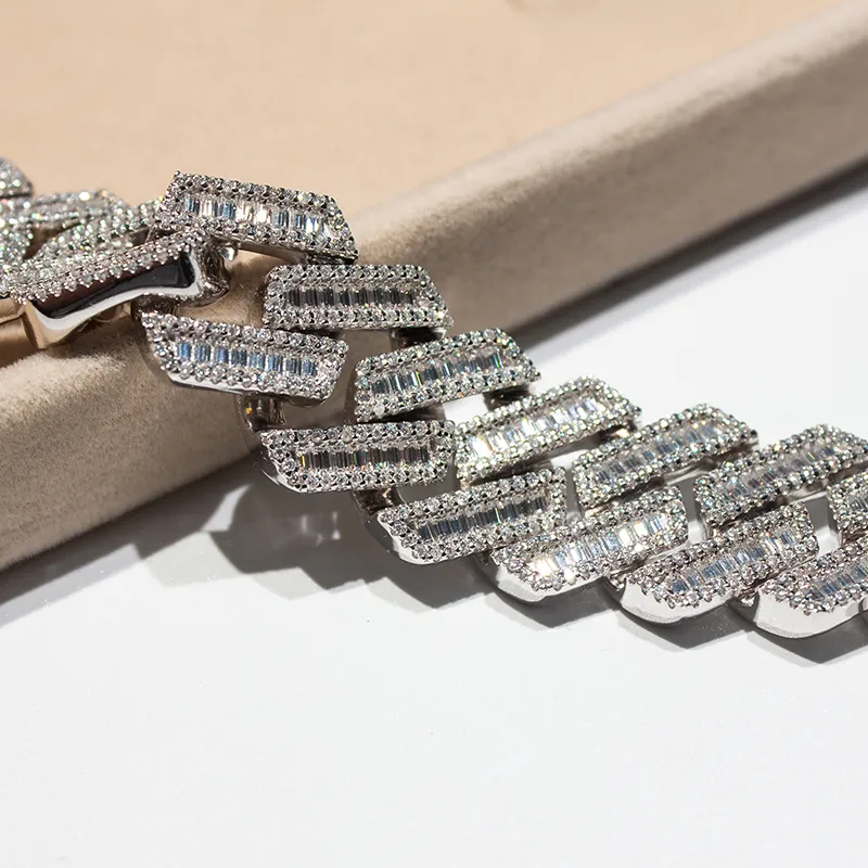 Bracciale cuban link in moissanite iced out per uomo in argento_voghion.com