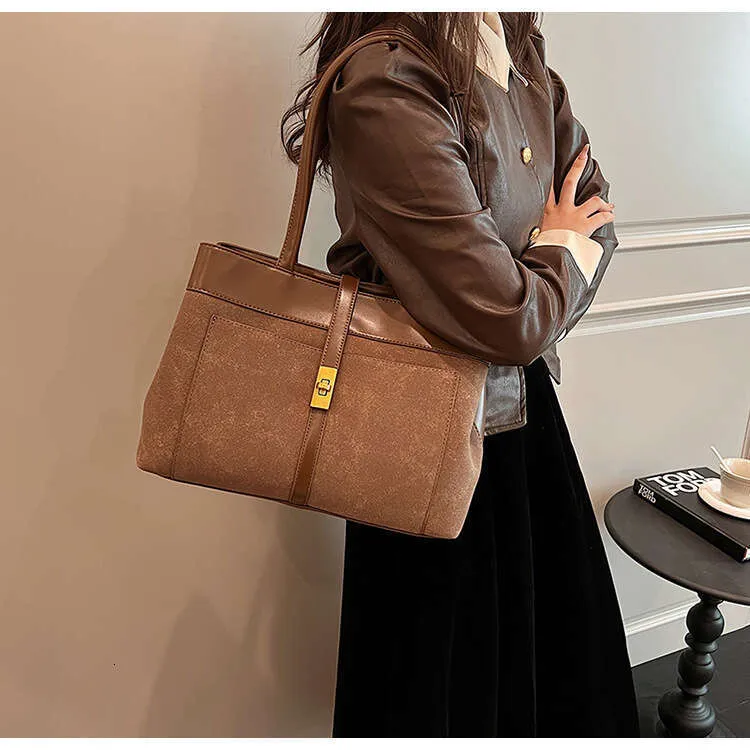 Damen Große Kapazität Pendler Nischendesign Lässig Alles Einfache Mode Pu Textur Einzelne Schulter Tragbarer Eimer_voghion.com