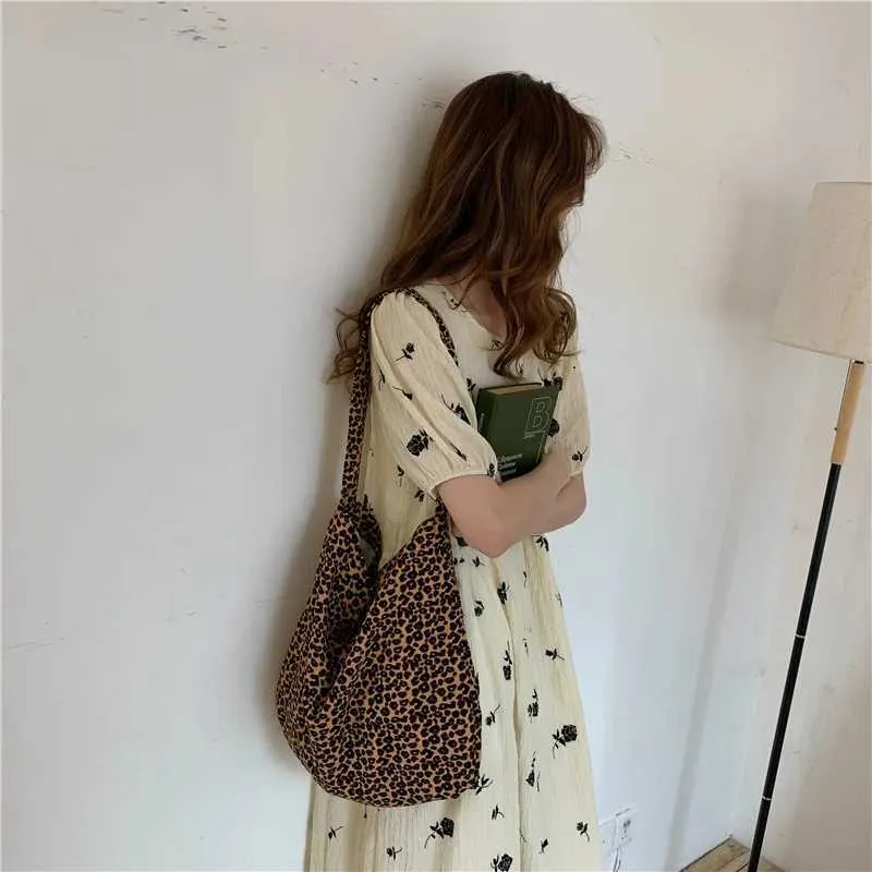 Japanische und koreanische Ins moderne kleine Messenger-Tasche aus Canvas mit Leopardenmuster für weibliche Studentinnen Y241026_voghion.com