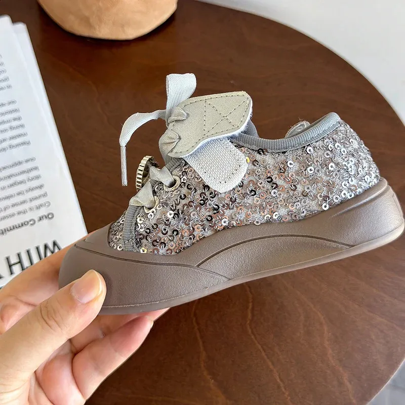 Kindersport für Frühjahr und Sommer 2024 Mädchen glänzende, weiche Sohle, rutschfeste Freizeit-Laufschuhe 240912_voghion.com