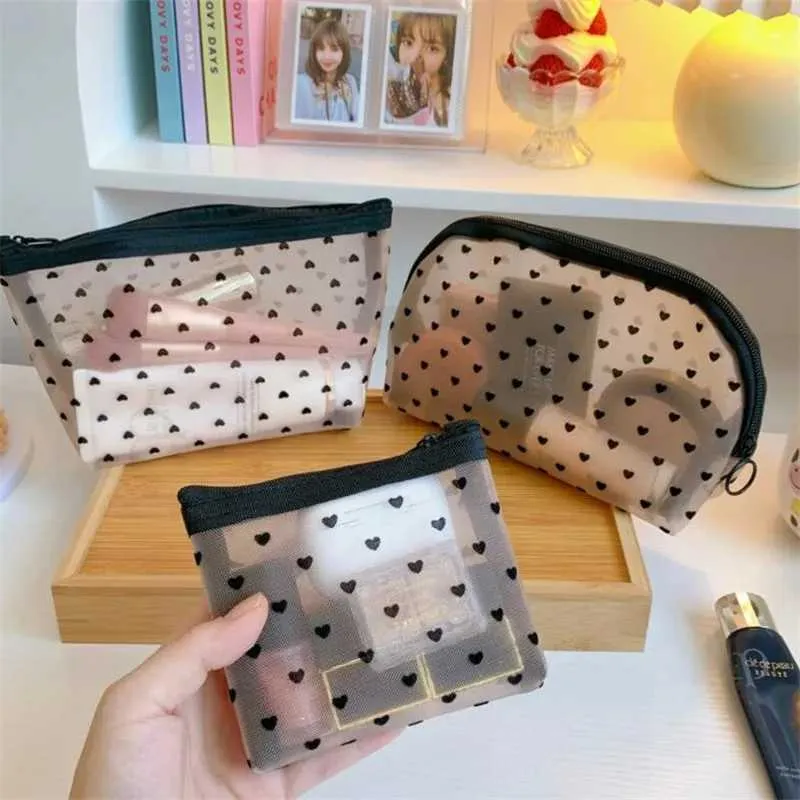 Estuche de malla con estampado en forma de corazón para cosméticos, neceser de maquillaje, bonito estuche transparente con cremallera, color negro, fácil de llevar, Y241023_voghion.com