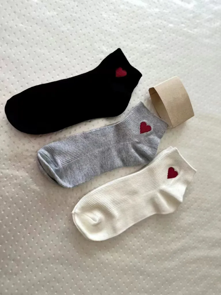 Clássico masculino bordado uma letra tubo curto estilo piano algodão outono inverno meias para homens e mulheres_voghion.com
