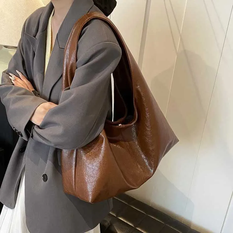 Sac à bandoulière d'hiver pour femme en cuir PU de grande taille LEFTSIDE Design 2024 Nouvelle tendance Y2K Sacs à main et portefeuilles_voghion.com