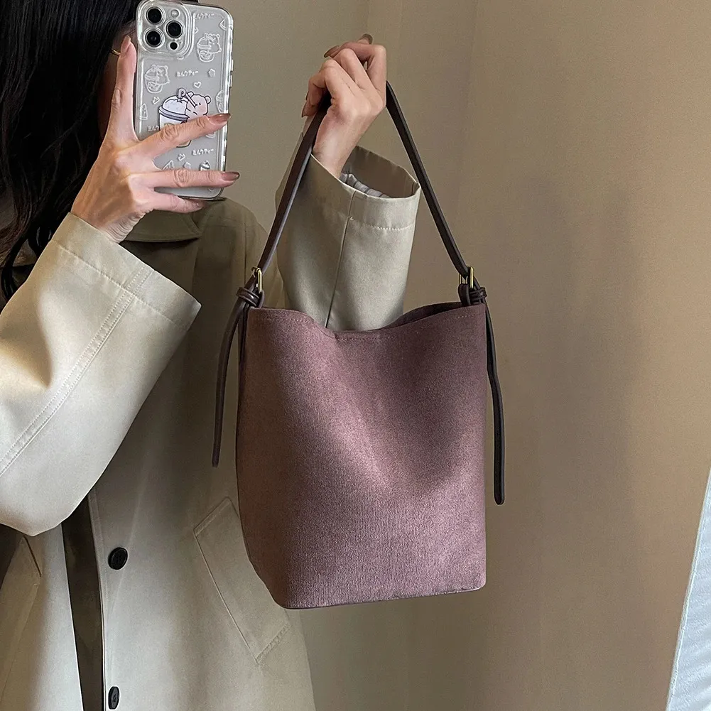 2024 est Femmes Daim Femelle Givré Split Cuir Seau Sac À Bandoulière Dame 2 pièces Ensemble Bandoulière Messager En Gros 240912_voghion.com
