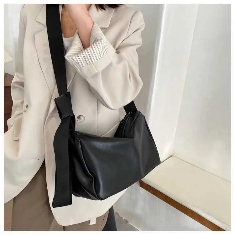 Retro Women's Messenger Bag Large Capacity Pu Leather Shoulder Bag_voghion.com