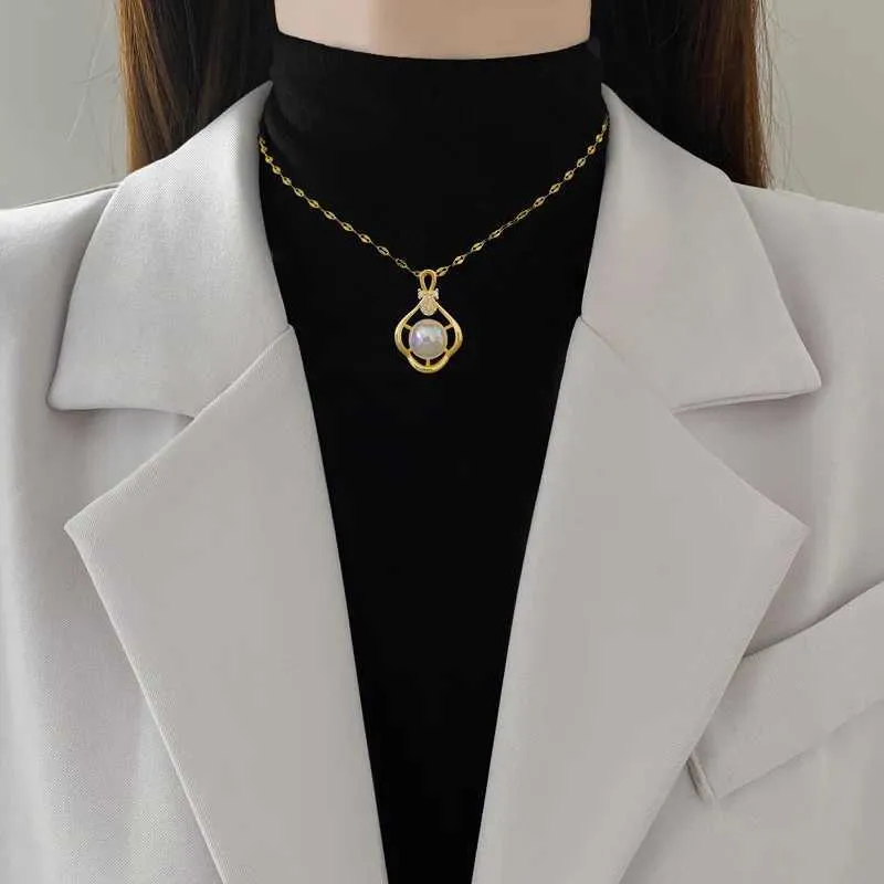 Exquisite Pearl Pendant Necklace Light Luxurious Style Necklace_voghion.com