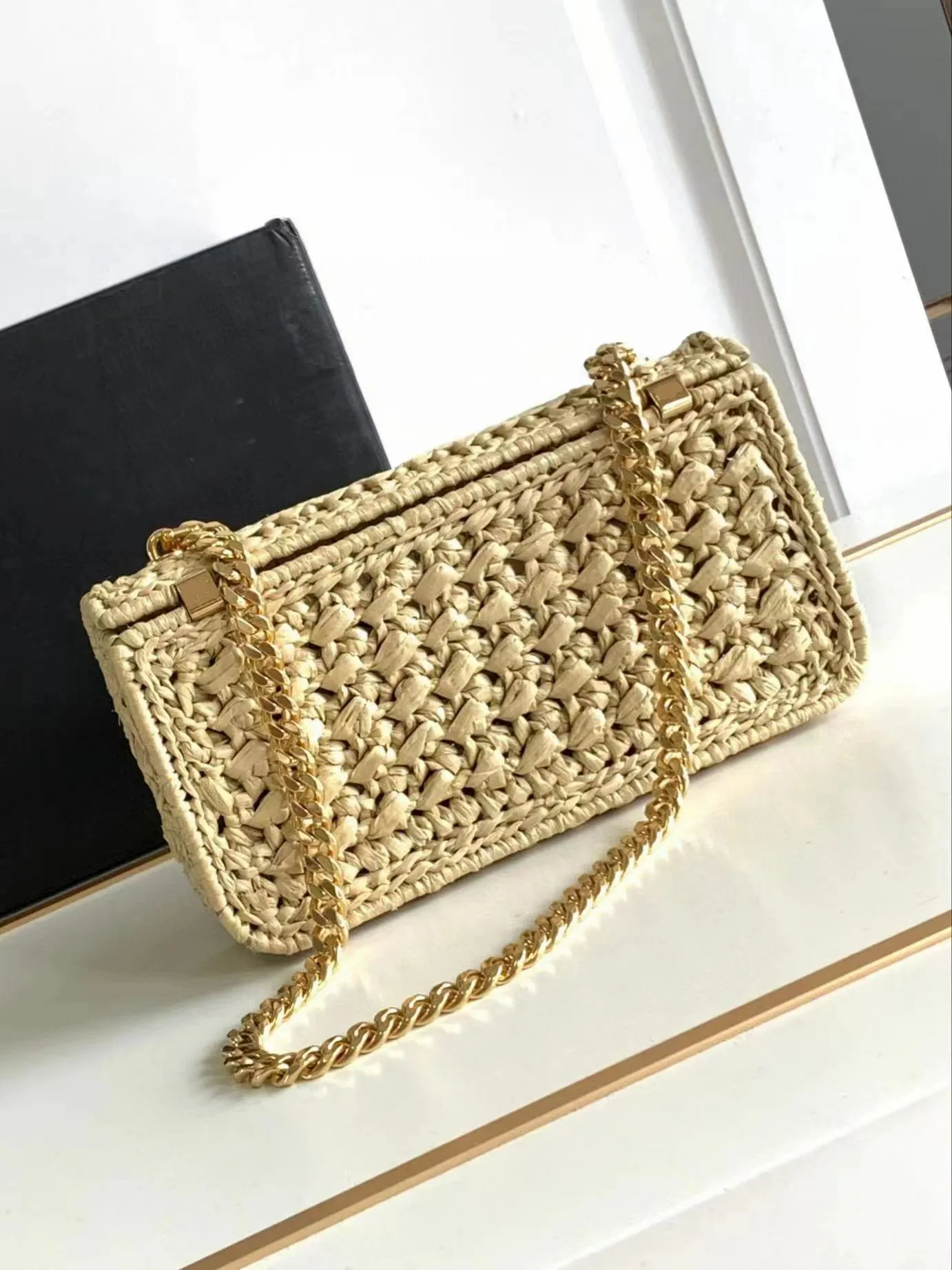 Straw Handbags Summer: Chic Raffia Shoulder Bag With Gold Hardware & Chain Strap, Woven Flap Closure - Lightweight For_voghion.com