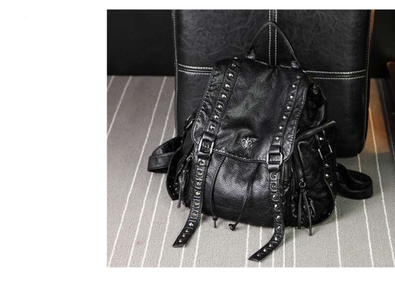 2023 Nieuwe Rivet Fashion Grote Capaciteit Rugzak Mode Vrouwen Schooltas_voghion.com