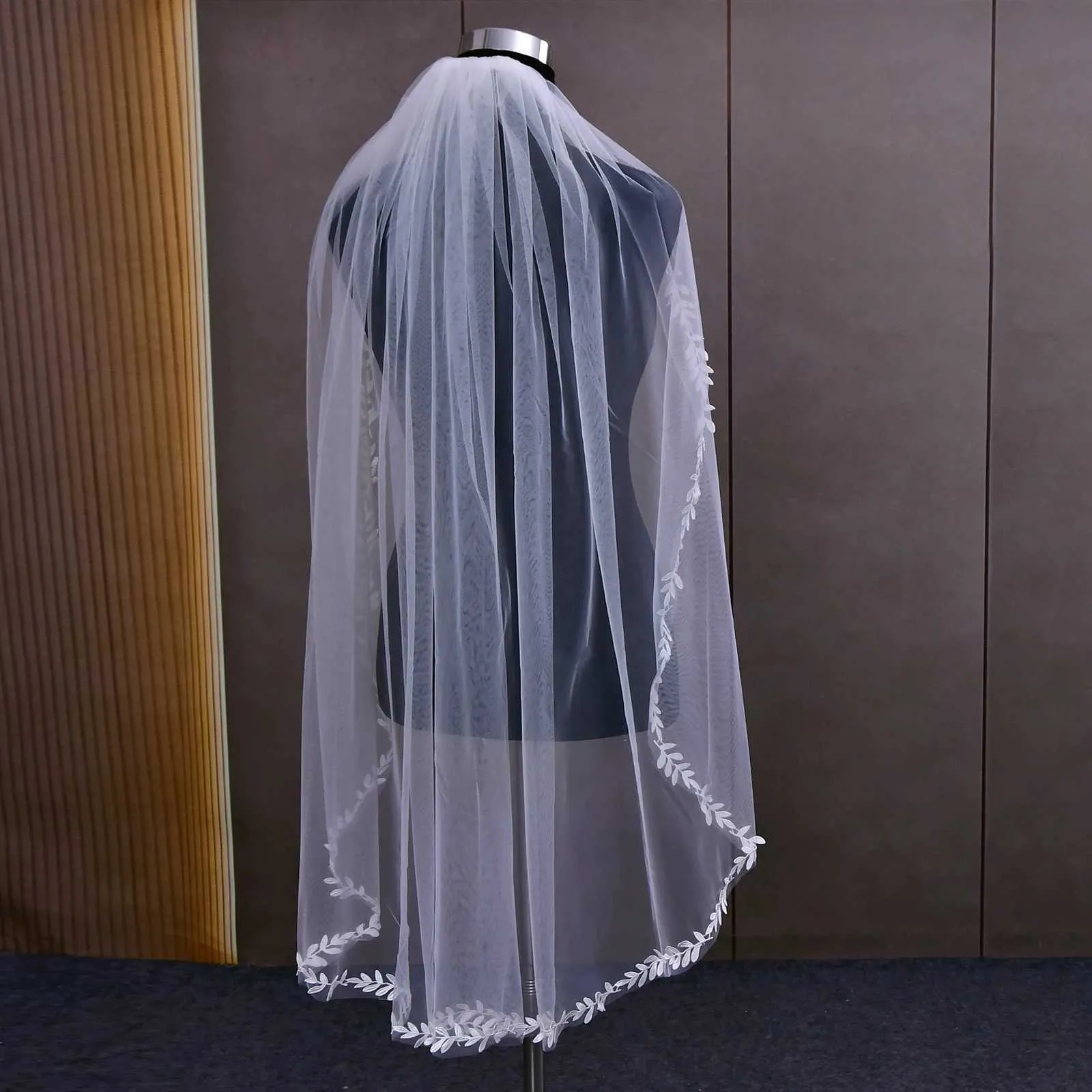 Hair Jewelry Edge Bridal Veils 3M White Ivory Wedding Veil Thin Scallop Lace Trim Cathedral Mantilla Bride Accessories_voghion.com