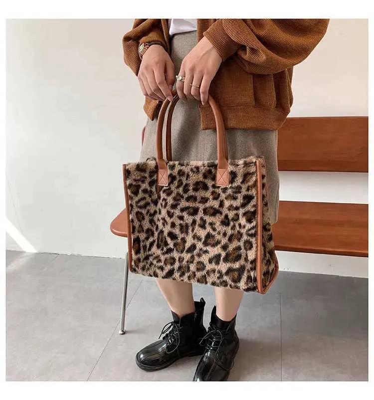 Leopardmönstrad handväska Modern för kvinnor Pendling Plyschväska Designerväskor Handväskor Bolsos De MujerC241031_voghion.com