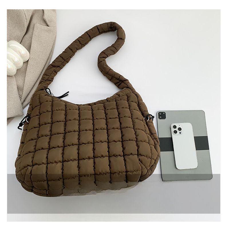 Kadınlar için Cloud Bag Wrinkle 2024 Yeni Moda Hobos Büyük Kapasiteli Naylon Günlük Omuz Çantaları Kabarcık Çapraz Çanta_voghion.com