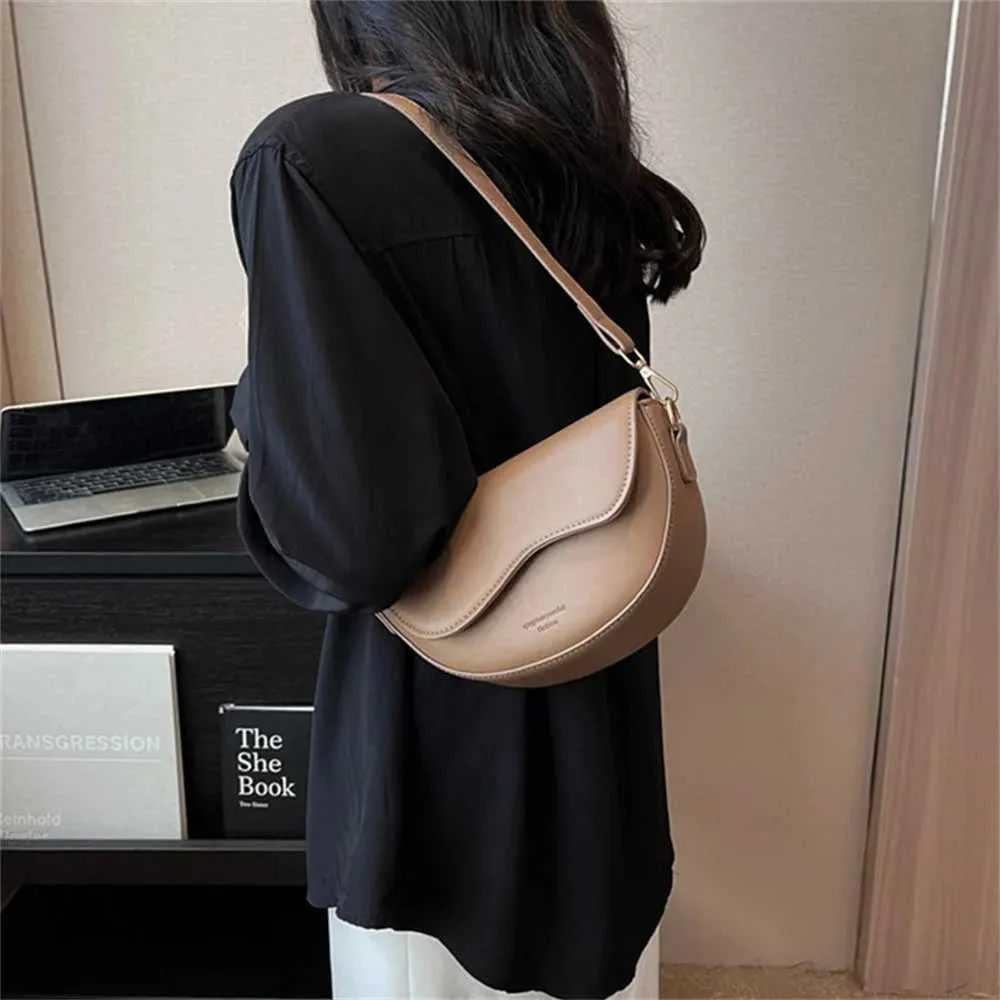 Womens Crossbody Shoulder Bag Solid Colour Pu Leather Wide Strap_voghion.com