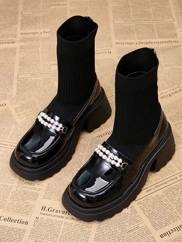 Platåstickade snöstövlar för kvinnor med höga klackar, pärlstövlar i läder, ankelskor 2025, trendiga vinterpumps med strumpor._voghion.com