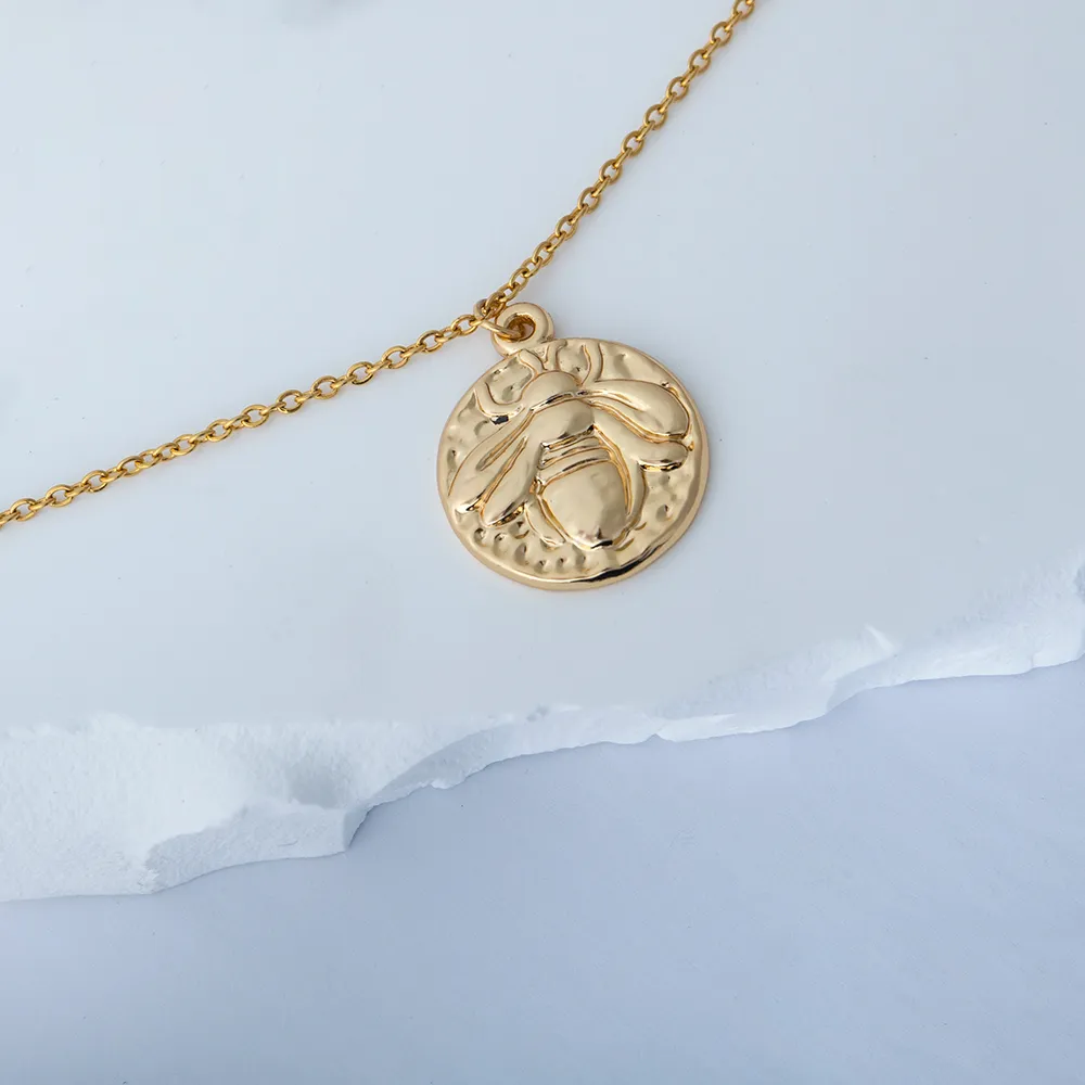 Collane con ciondolo Tangula Vintage Bee Collana rotonda per donna Uomo Acciaio inossidabile Geometrico Insetto Regali di compleanno per_voghion.com