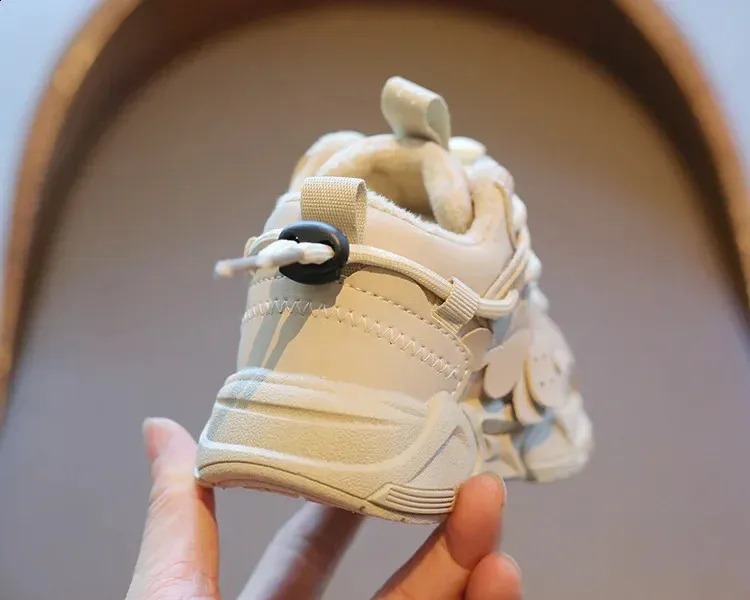 2024 Moda Peluche Corto e Grasso Impermeabile Ragazzi Comode Ragazze Corsa Antiscivolo Bambini Scarpe Sportive 240912_voghion.com