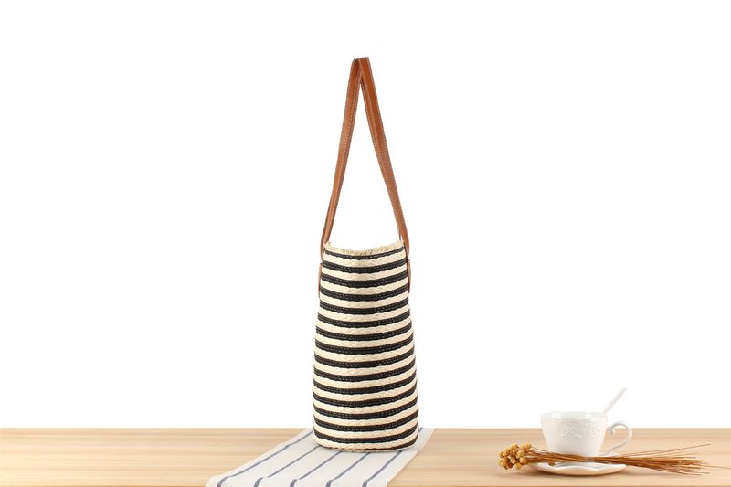 Freizeit Einfache Pendlertasche mit großer Kapazität Strandurlaub Papiergewebte Tasche Gestreifte Umhängetasche_voghion.com