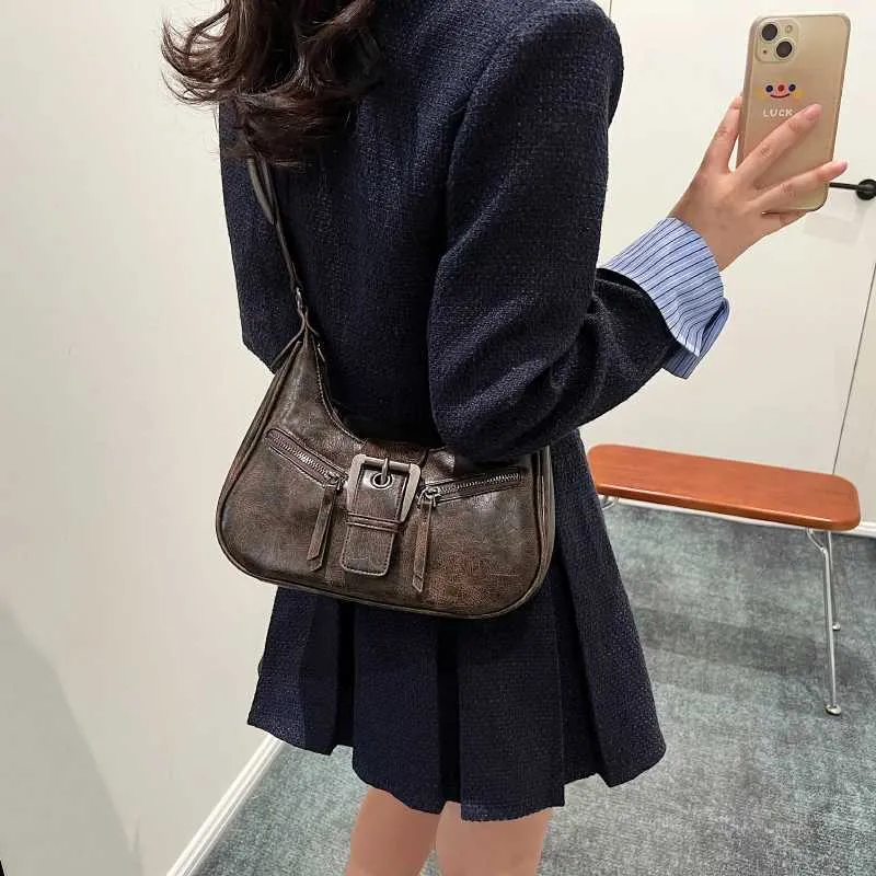 LEFTSIDE Retro Riemendesign PU Lieder Schëllertaschen fir Fraen 2024 Y2K Kleng Vintage Fraen Ënneraarm Crossbody Tasche_voghion.com
