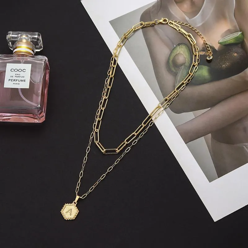 Colliers pendentifs délicats superposés avec initiales pour femmes, chaîne en or avec trombone, collier ras du cou simple avec lettres hexagonales_voghion.com