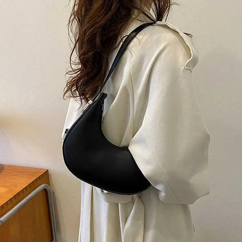 Borsa a spalla a mezzaluna donna elegante in ecopelle_voghion.com