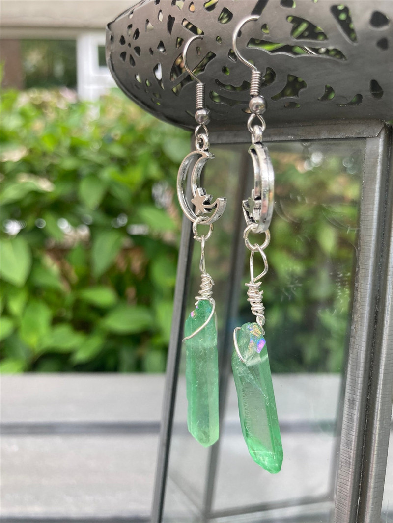Boucles d'oreilles Charmantes boucles d'oreilles pendantes en cristal vert naturel de lune_voghion.com