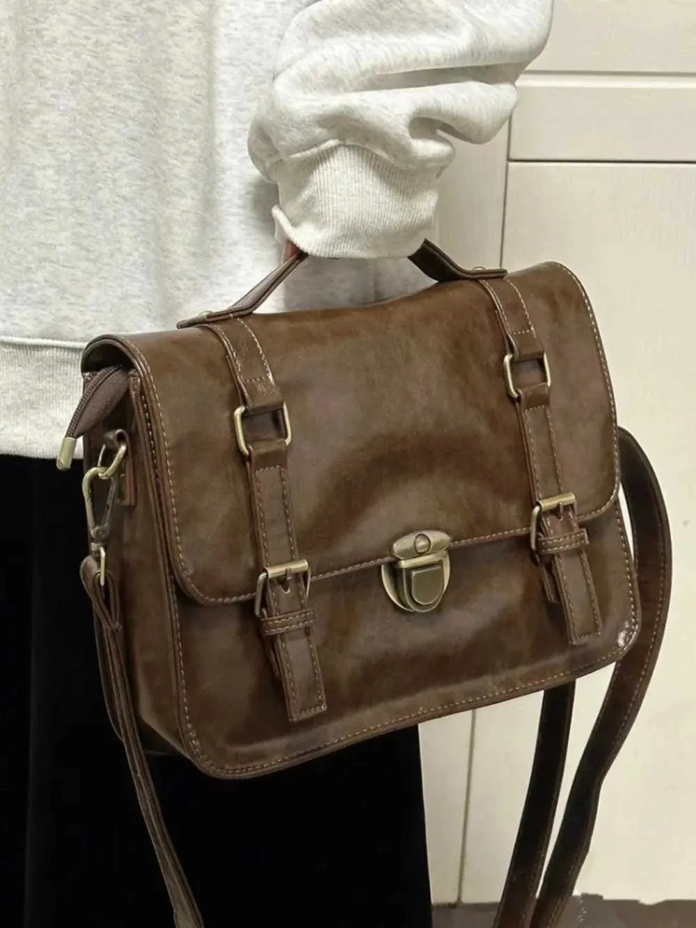 Borse vintage squisite in stile inglese da postino, casual, da ufficio, da pendolare, da abbinare, con fibbia, moda uniforme_voghion.com