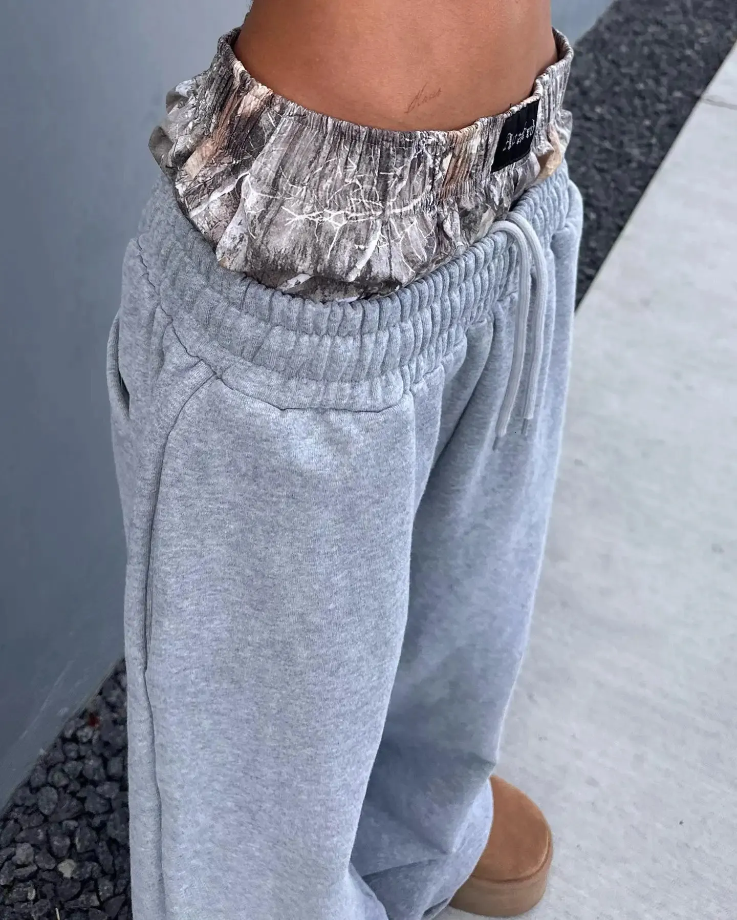 Pantaloni della tuta retrò Y2K, a doppia vita, con motivo mimetico ricamato, a gamba larga, da uomo, alla moda, casual, streetwear, unisex._voghion.com
