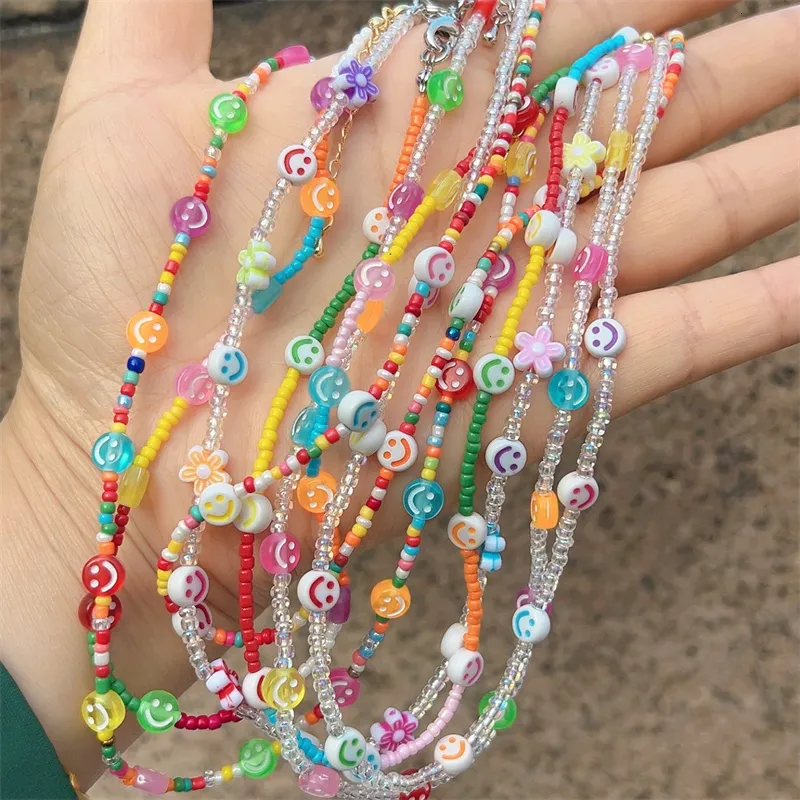 Kette bunt für Frauen Mode handgefertigt Daisy Blume Lächeln Charms Perlen Halsband Kunststoff Perlen Halskette Boho Schmuck_voghion.com
