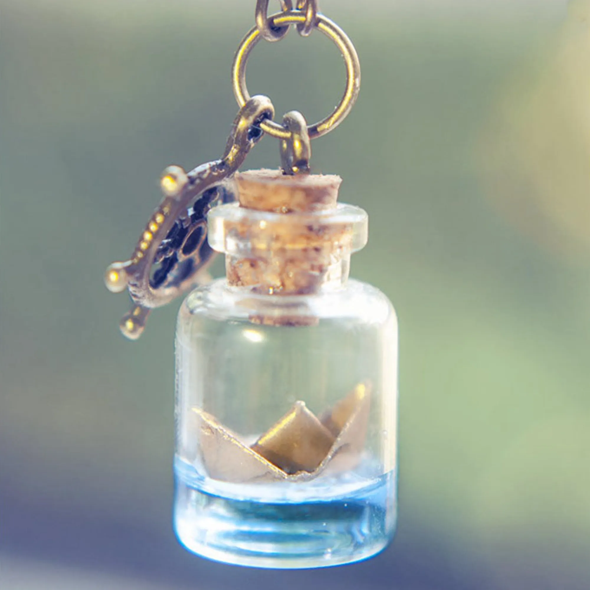 Collier pendentif bouteille en verre doré bateau origami_voghion.com