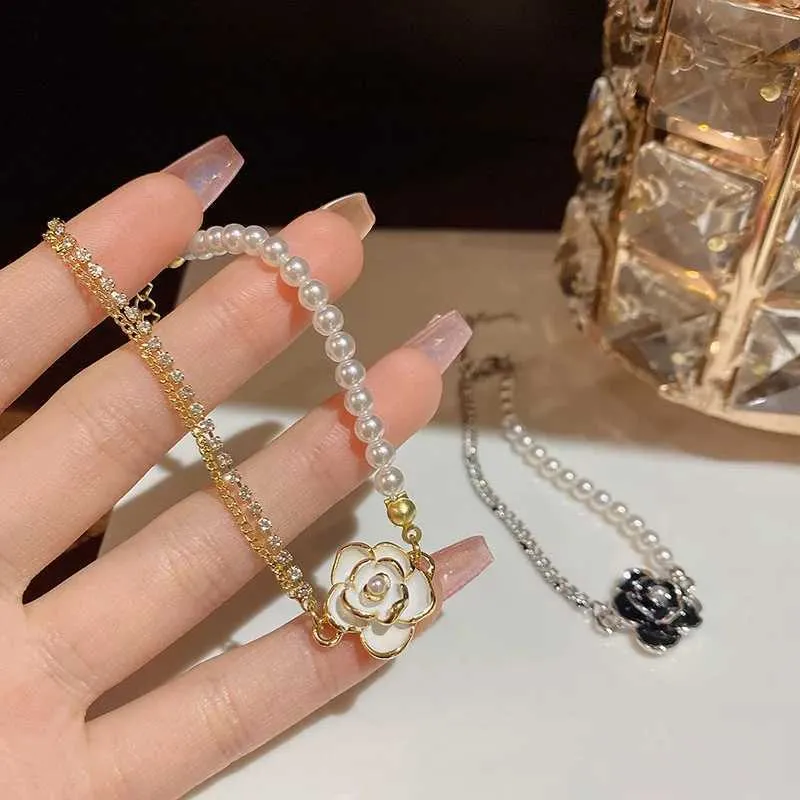 Pulsera de moda con perla camelia y circonita para mujer_voghion.com