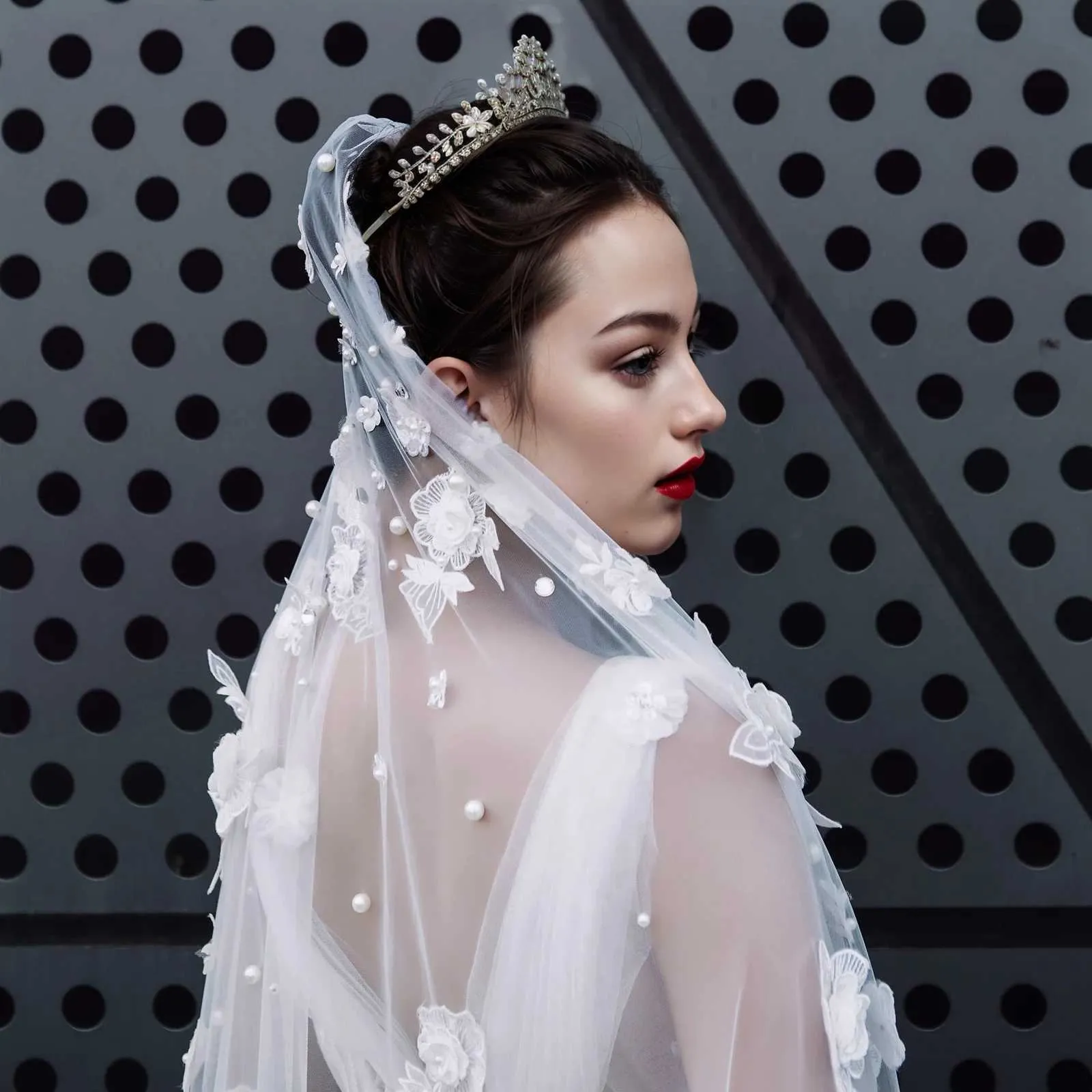 Haarschmuck V120 Breiter Strass Kristall Hochzeitsschleier Blumen Lange Kathedrale Perlen Perlen Illusion Braut-Accessoires_voghion.com