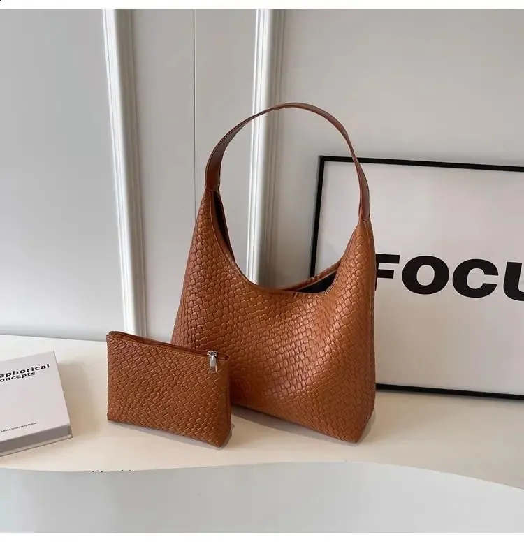 2024 The Style H7 Network Celebrity Weave Woven Carrying Borsa a tracolla grande capacità da donna alla moda retrò 240820_voghion.com